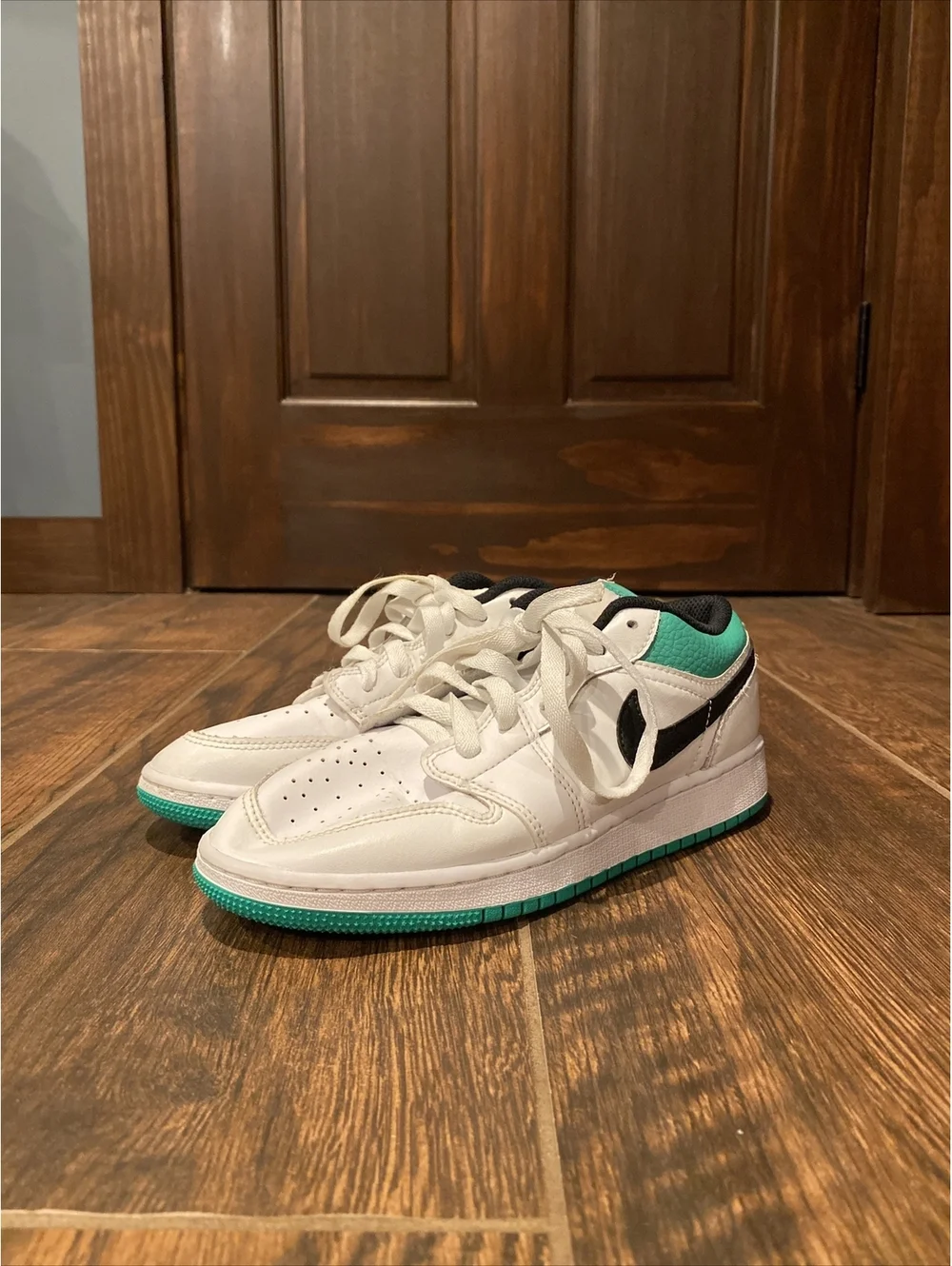 Nike Air Jordan 1 Low GS White Lucky Green Size 4.5Y Youth (553560-129)